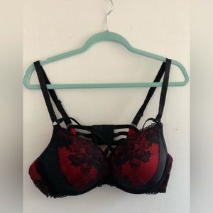 Torrid 44B Red w/Black Lace Bra with Front Crossing Straps